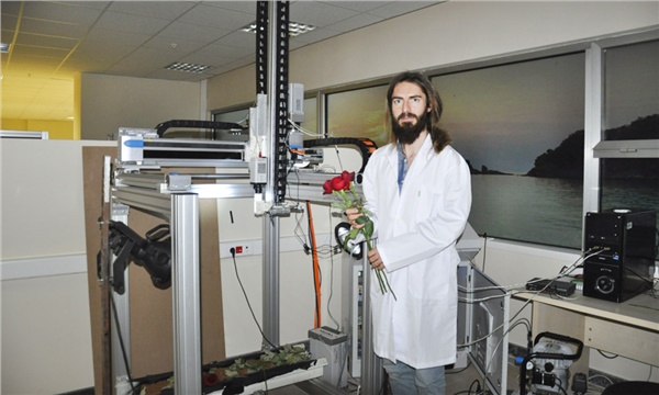 Öğrencilerin geliştirdiği robot hasat işini devralacak Öğrencilerin geliştirdiği robot hasat işini devralacak