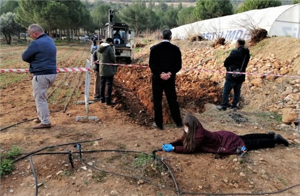 Bitki araştırma sahasına dozer müdahalesi! Bitki araştırma sahasına dozer müdahalesi!