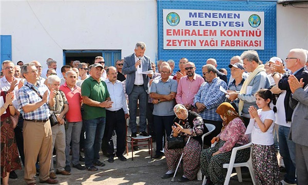 Emiralem çileğinin üzeri tozla örtülmesin